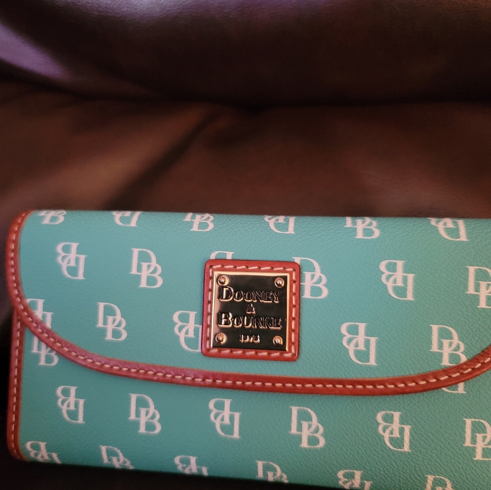 Dooney and bourke gretta seafoam wallet